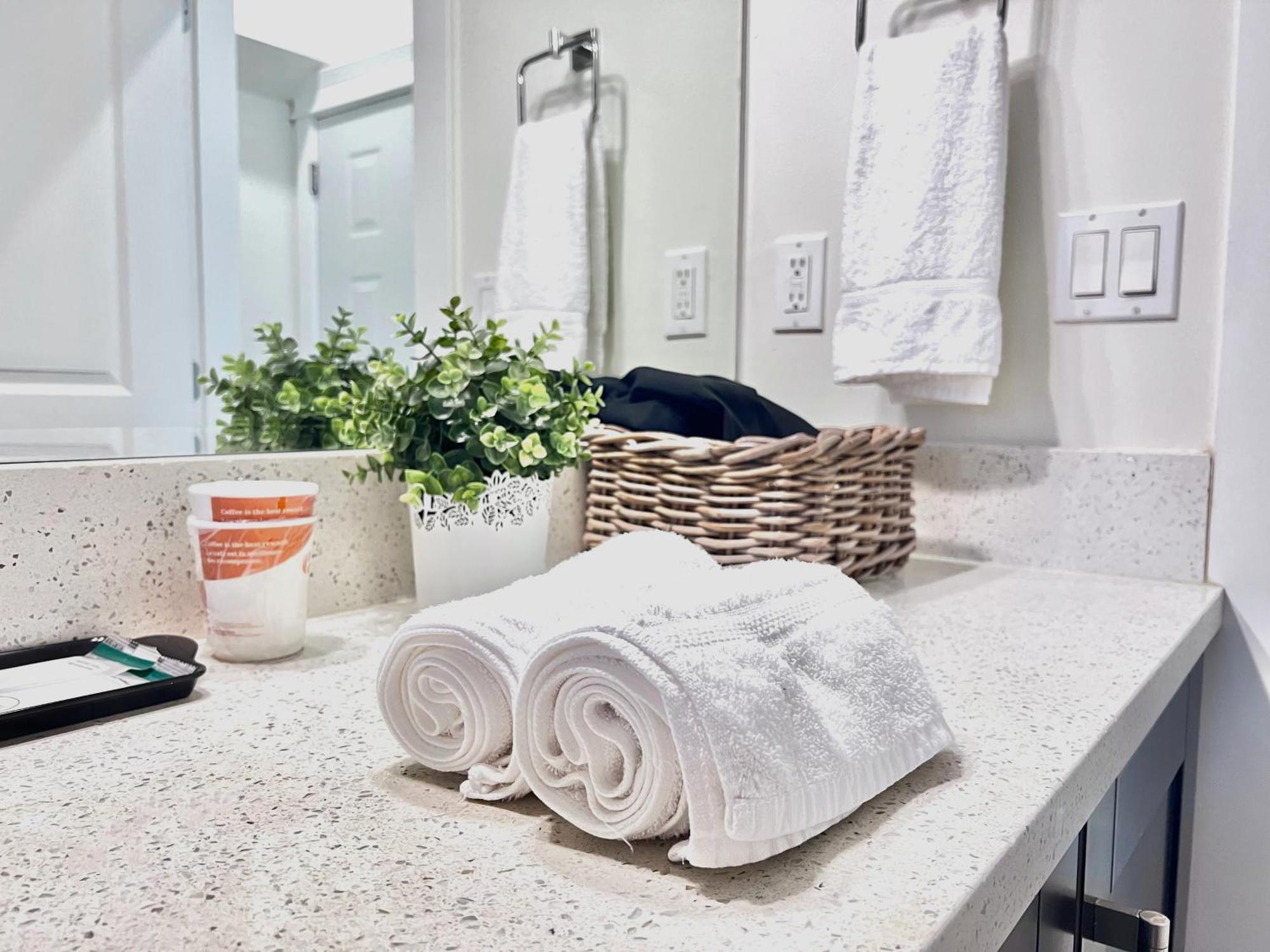 Si & Daniel Home Near Yvr Airport & Skytrain Separate Entry Free Parking Ричмънд Екстериор снимка
